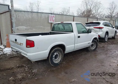 1998 Chevrolet S-10 Fleetside из США, поврежденный, VIN 1GCCS1447WK233784